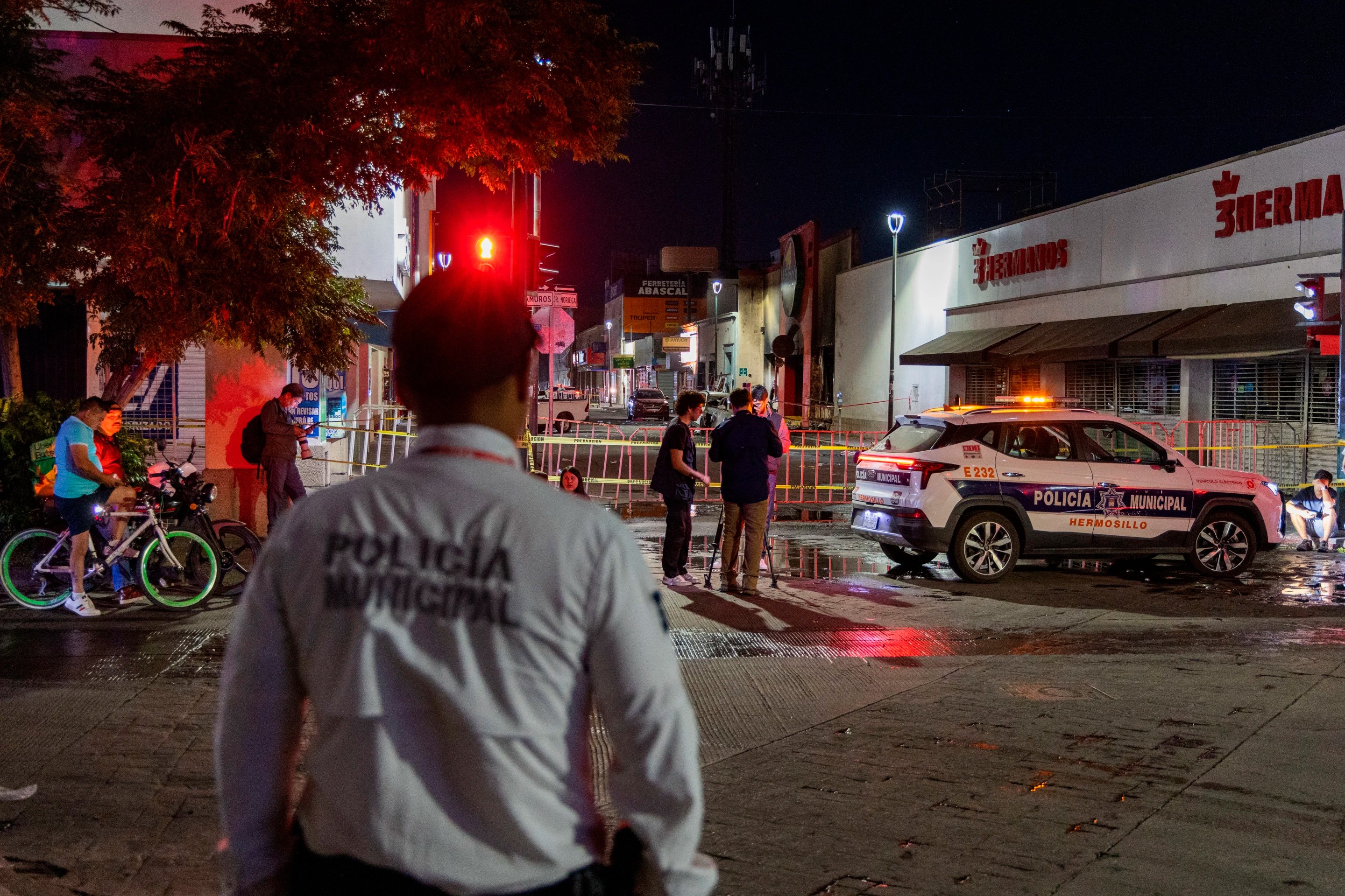 Por incendio en Waldo's de Hermosillo, separan del cargo a director de Protección Civil Sonora